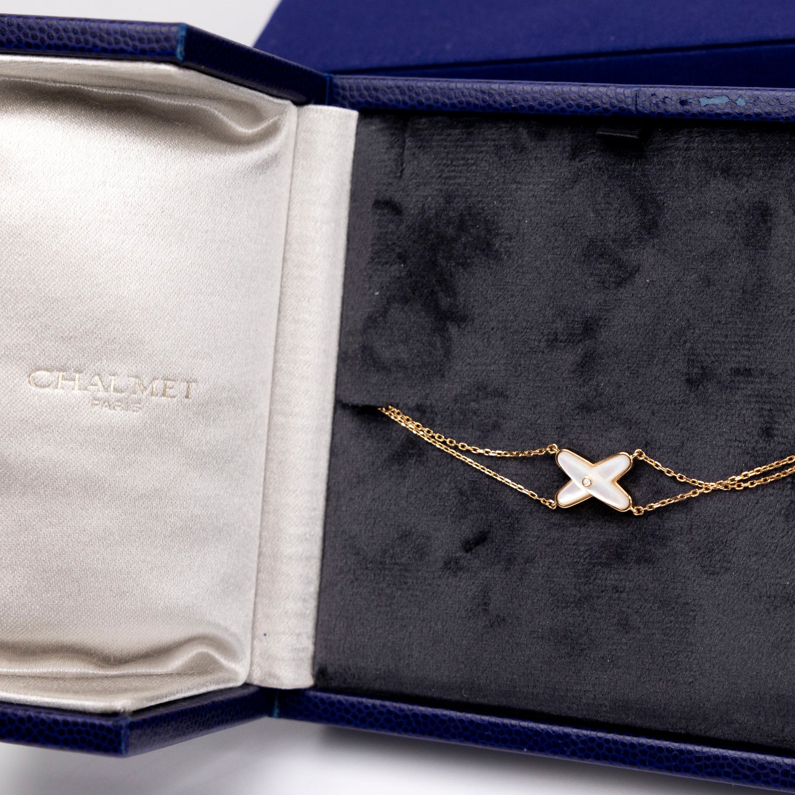 CHAUMET JEUX DE LIENS PENDANT GOLD , MOTHER OF PEARL , DIAMOND