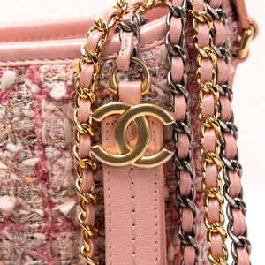 CHANEL SMALL GABRIELLE HOBO BAG TWEED/CALFSKIN MULTICOLOUR / MULTICOLOUR HARDWARE