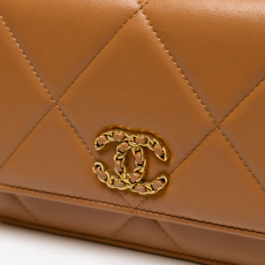 CHANEL 19 WALLET ON CHAIN LAMBSKIN CARAMEL MULTICOLOUR HARDWARE(MICROCHIP))