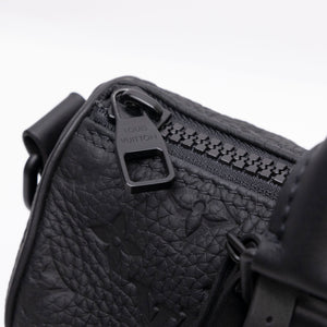 LOUIS VUITTON KEEPALL BANDOULIERE 25 MONOGRAM BLACK TAURILLON LEATHER BLACK HARDWARE (MICROCHIP)