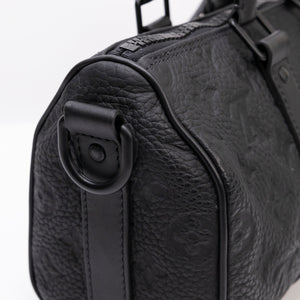 LOUIS VUITTON KEEPALL BANDOULIERE 25 MONOGRAM BLACK TAURILLON LEATHER BLACK HARDWARE (MICROCHIP)