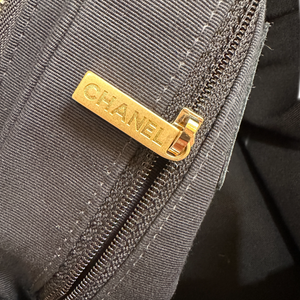 CHANEL 22C HOBO BLACK GHW