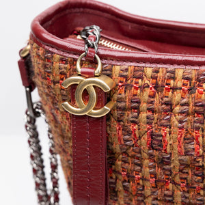 CHANEL LARGE GABRIELLE HOBO BAG TWEED / CALFSKIN RED / MULTICOLOUR HARDWARE