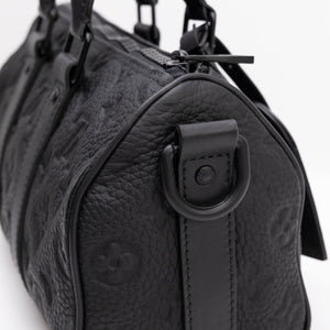 LOUIS VUITTON KEEPALL BANDOULIERE 25 MONOGRAM BLACK TAURILLON LEATHER BLACK HARDWARE (MICROCHIP)