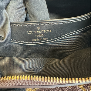 LOUIS VUITTON BOULOGNE PM BLACK GHW