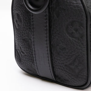 LOUIS VUITTON KEEPALL BANDOULIERE 25 MONOGRAM BLACK TAURILLON LEATHER BLACK HARDWARE (MICROCHIP)