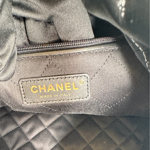 CHANEL 22 BAG MEDIUM SIZE BLACK GHW