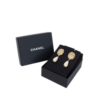 CHANEL PEARL DROP EARRINGS WITH CRYSTALS GHW