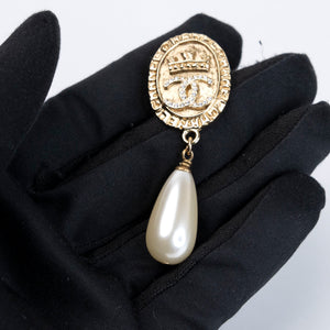 CHANEL PEARL DROP EARRINGS WITH CRYSTALS GHW