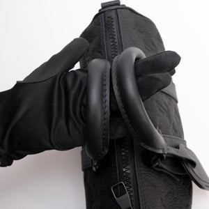 LOUIS VUITTON KEEPALL BANDOULIERE 25 MONOGRAM BLACK TAURILLON LEATHER BLACK HARDWARE (MICROCHIP)