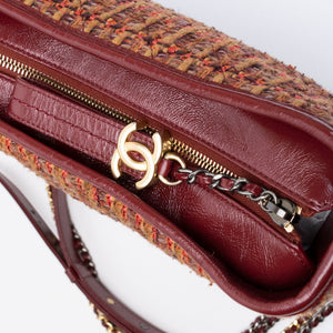 CHANEL LARGE GABRIELLE HOBO BAG TWEED / CALFSKIN RED / MULTICOLOUR HARDWARE