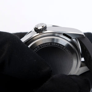 TUDOR BLACK BAY PRO M79470 39MM