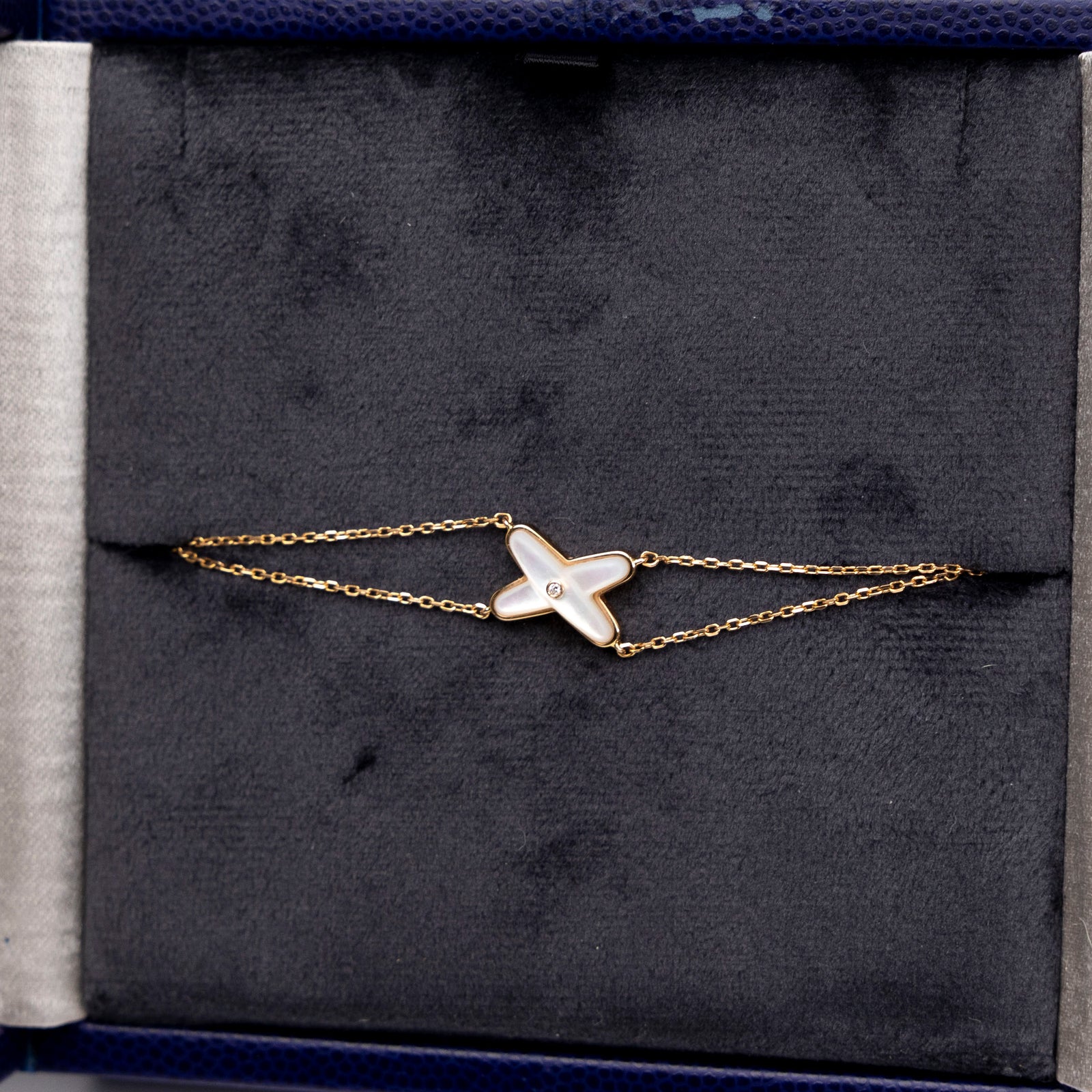 CHAUMET JEUX DE LIENS PENDANT GOLD , MOTHER OF PEARL , DIAMOND