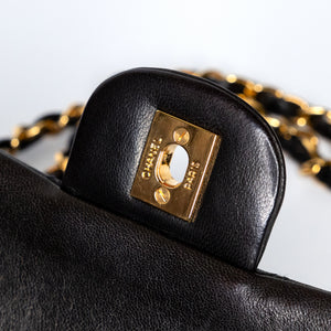 CHANEL VINTAGE MEDIUM CLASSIC FLAP LAMB SKIN GHW