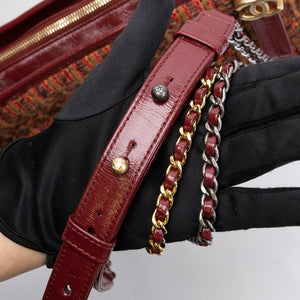 CHANEL LARGE GABRIELLE HOBO BAG TWEED / CALFSKIN RED / MULTICOLOUR HARDWARE