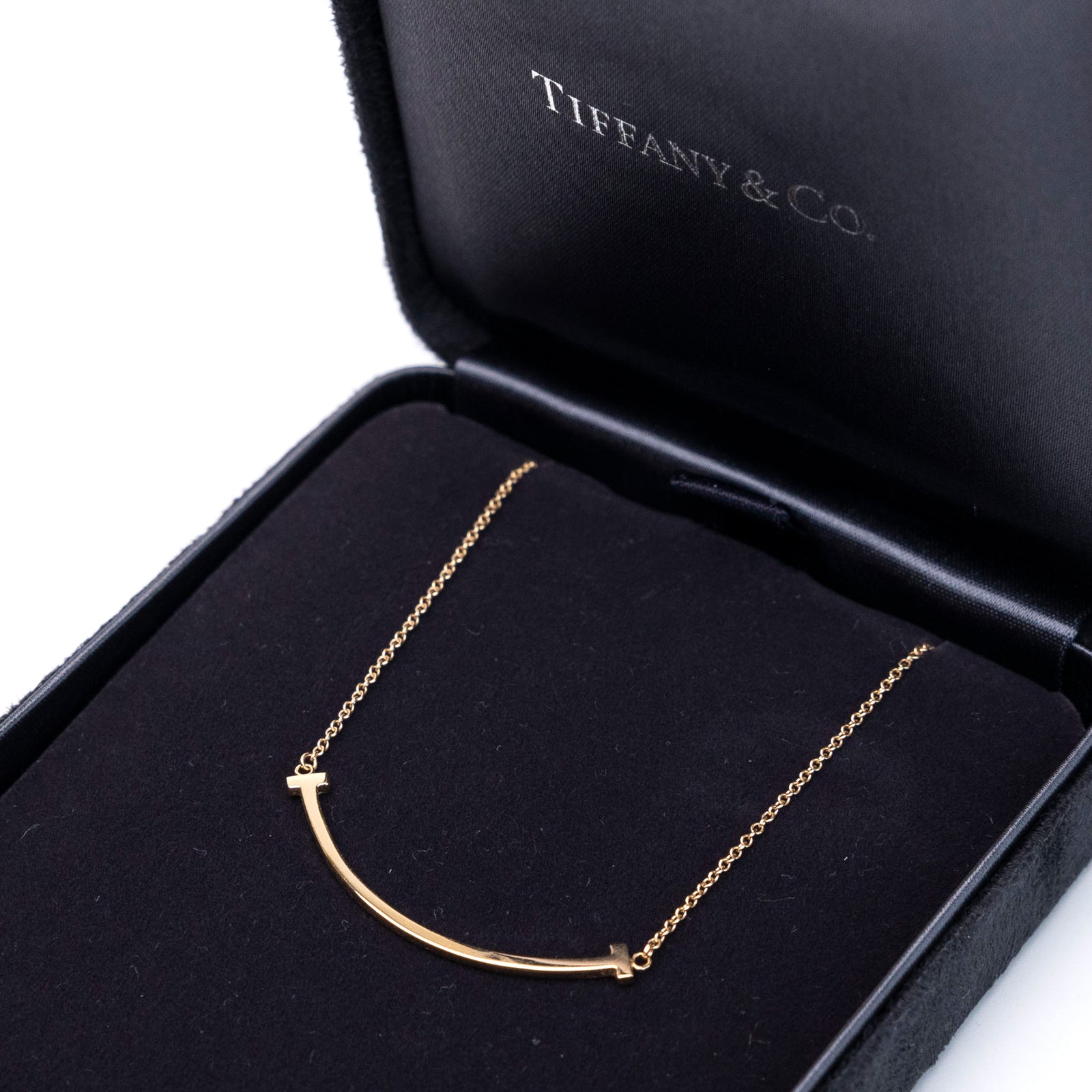 TIFFANY & CO. TIFFANY T SMILE PENDANT IN YELLOW GOLD