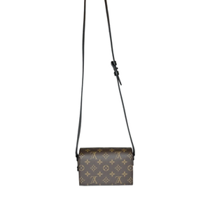 LOUIS VUITTON STEAMER WEARABLE WALLET