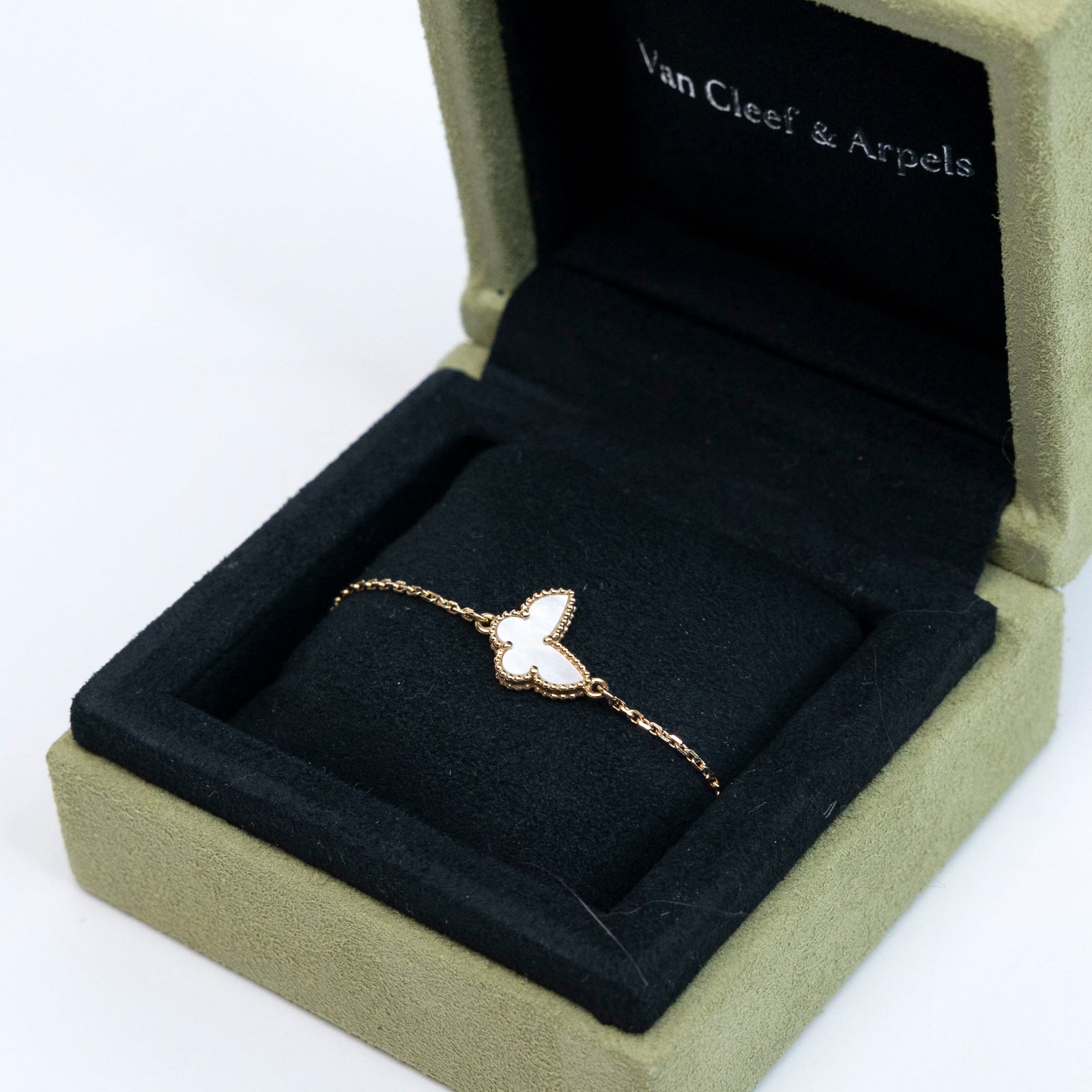 VAN CLEEF & ARPELS SWEET ALHAMBRA BRACELET YELLOW GOLD, MOTHER OF PEARL