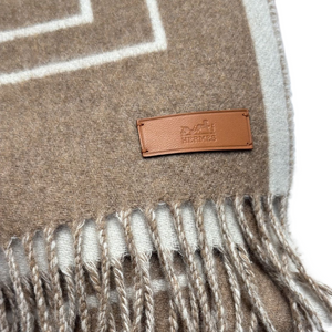HERMES CASAQUE LETTRES AU CARRE MUFFLER