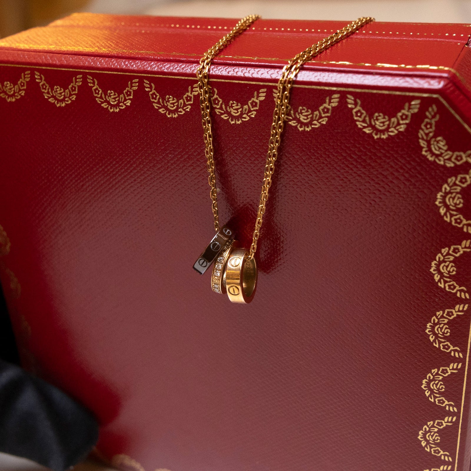 CARTIER LOVE NECKLACE WITH DIAMOND YELLOW GOLD / CERAMIC / DIAMOND