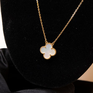 VAN CLEEF & ARPELS SWEET ALHAMBRA PENDANT WHITE MOTHER OF PEARL YELLOW GOLD