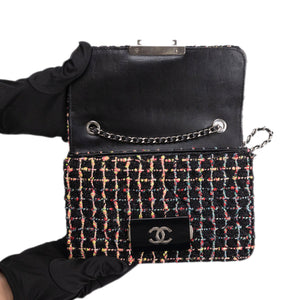 CHANEL TWEED BEAUTY LOCK FLAP BAG MUTICOLOURED BLACK SHW