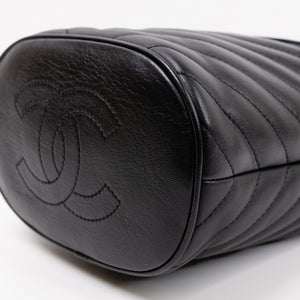 CHANEL QUILTED CHEVRON HANDLE WITH CHIC BUCKET BAG BLACK LAMBSKIN LEATHER GHW