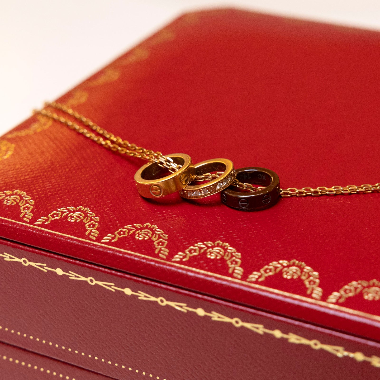 CARTIER LOVE NECKLACE WITH DIAMOND YELLOW GOLD / CERAMIC / DIAMOND
