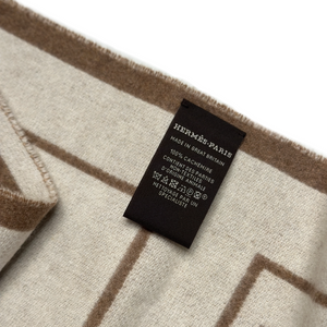 HERMES CASAQUE LETTRES AU CARRE MUFFLER