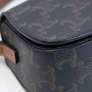 CELINE CLUTCH ON STRAP TABOU TRIOMPHE CANVAS / CALFSKIN TAN GHW
