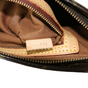 LOUIS VUITTON TROTTEUR LEATHER SHOULDER BAG M51240