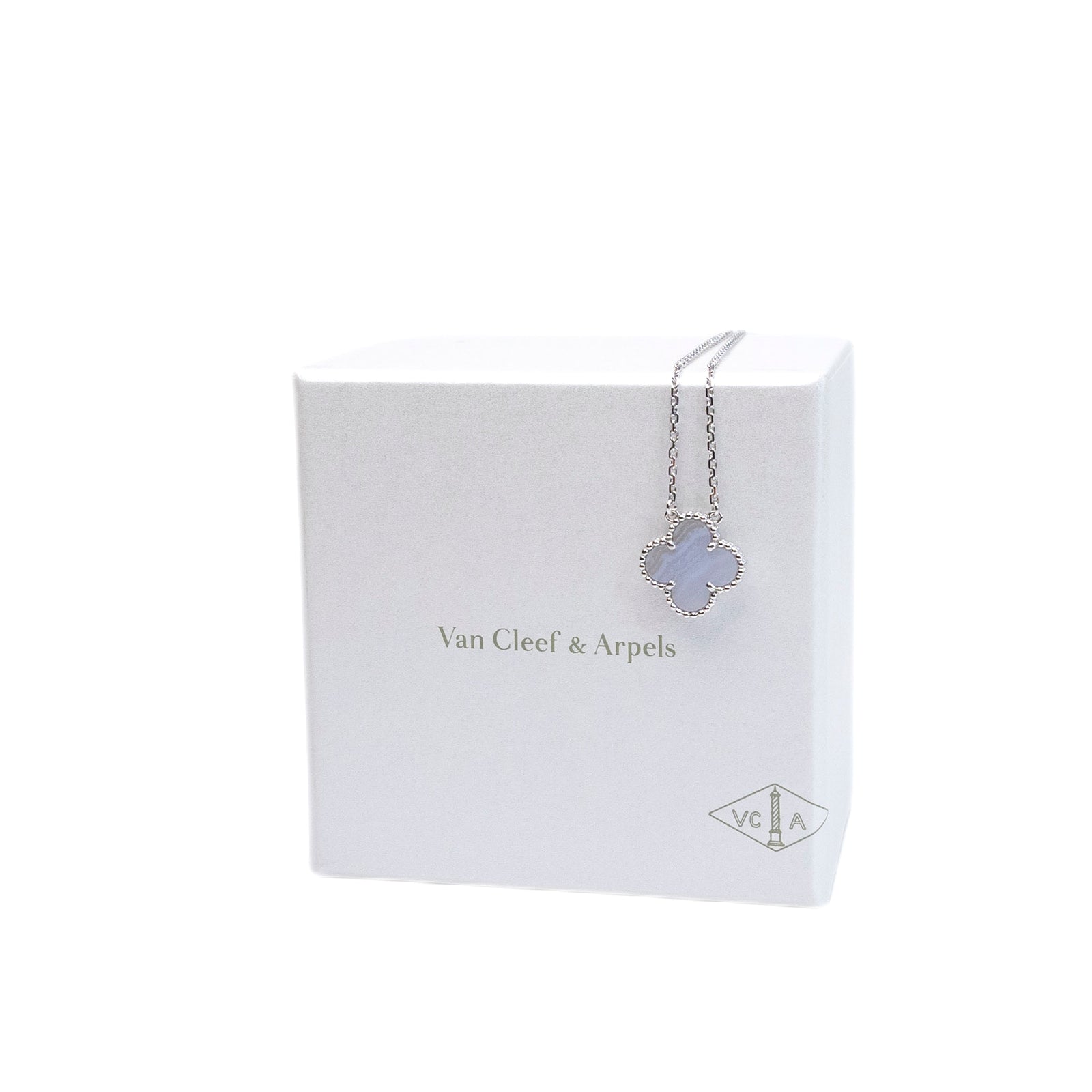 VAN CLEEF & ARPELS VINTAGE ALHAMBRA PENDANT 18K WHITE GOLD, CHALCEDONY